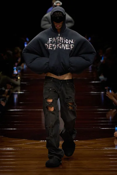 Look 30